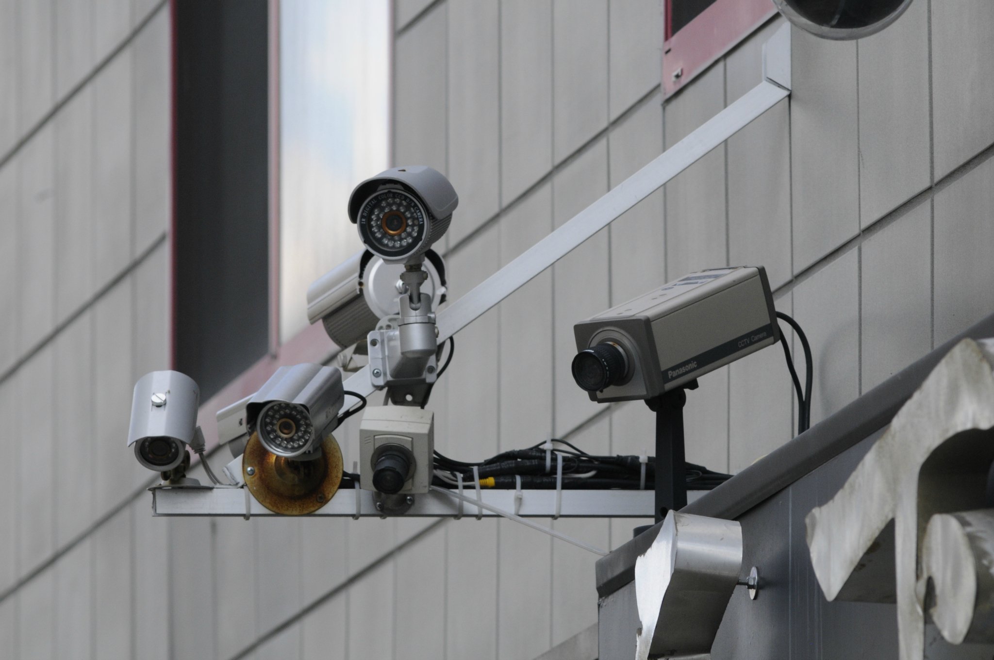 Камеры видеонаблюдения томск. Наружная камера видеонаблюдения v2000b. Smarton / камера видеонаблюдения. Безопасный город камеры видеонаблюдения.